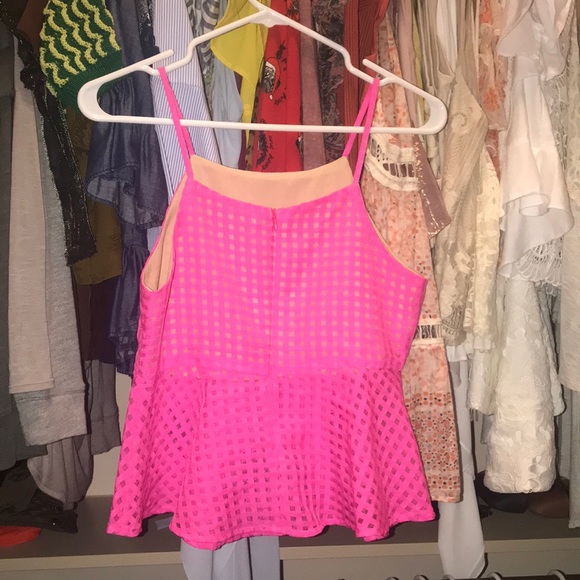 Gianni Bini Neon Pink Peplum Top - Picture 2 of 2